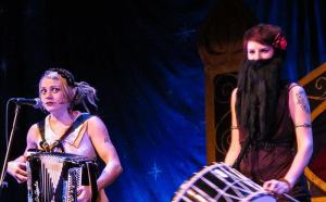 19217_205211029623632_660454541_n